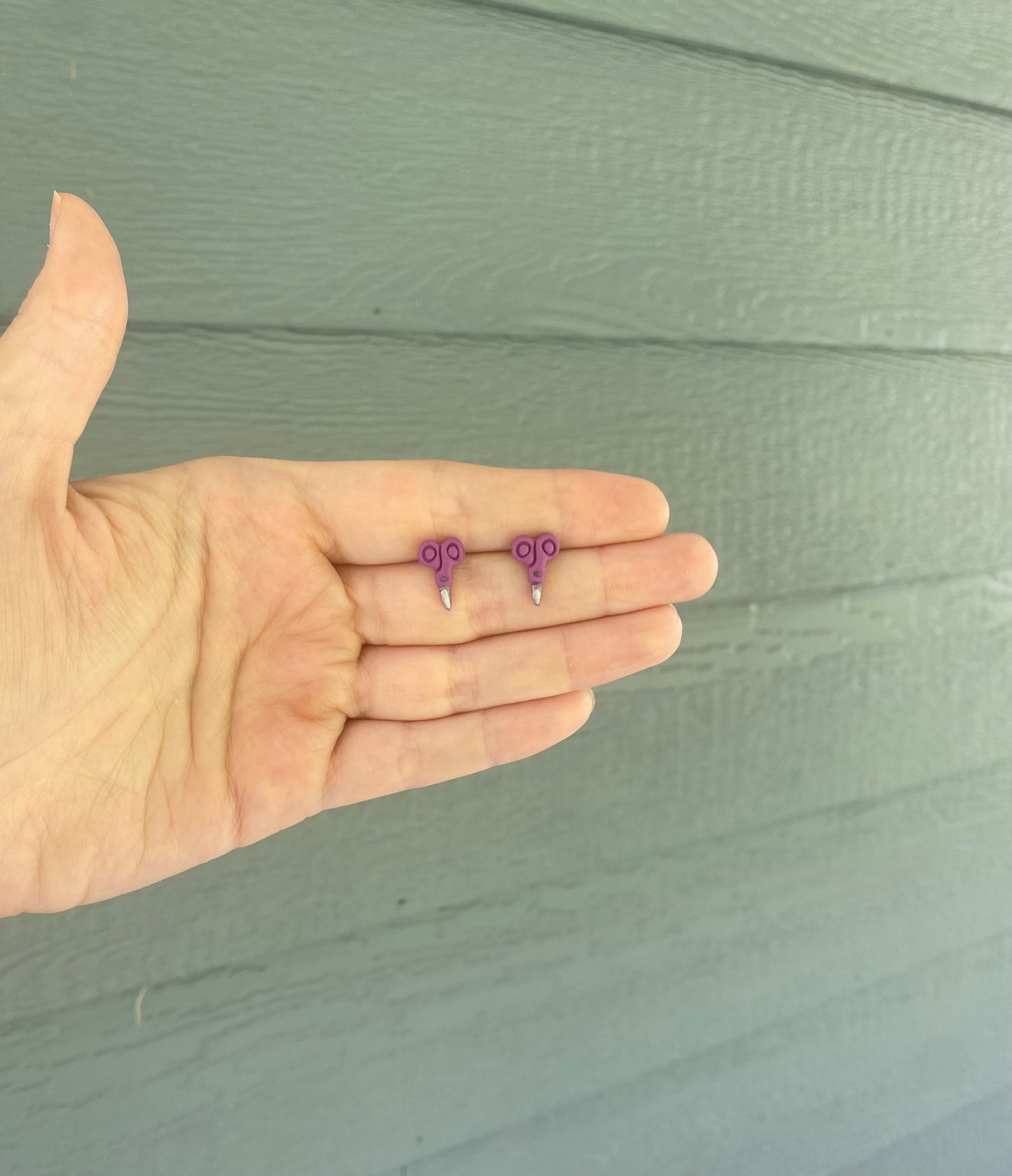 Scissor Studs