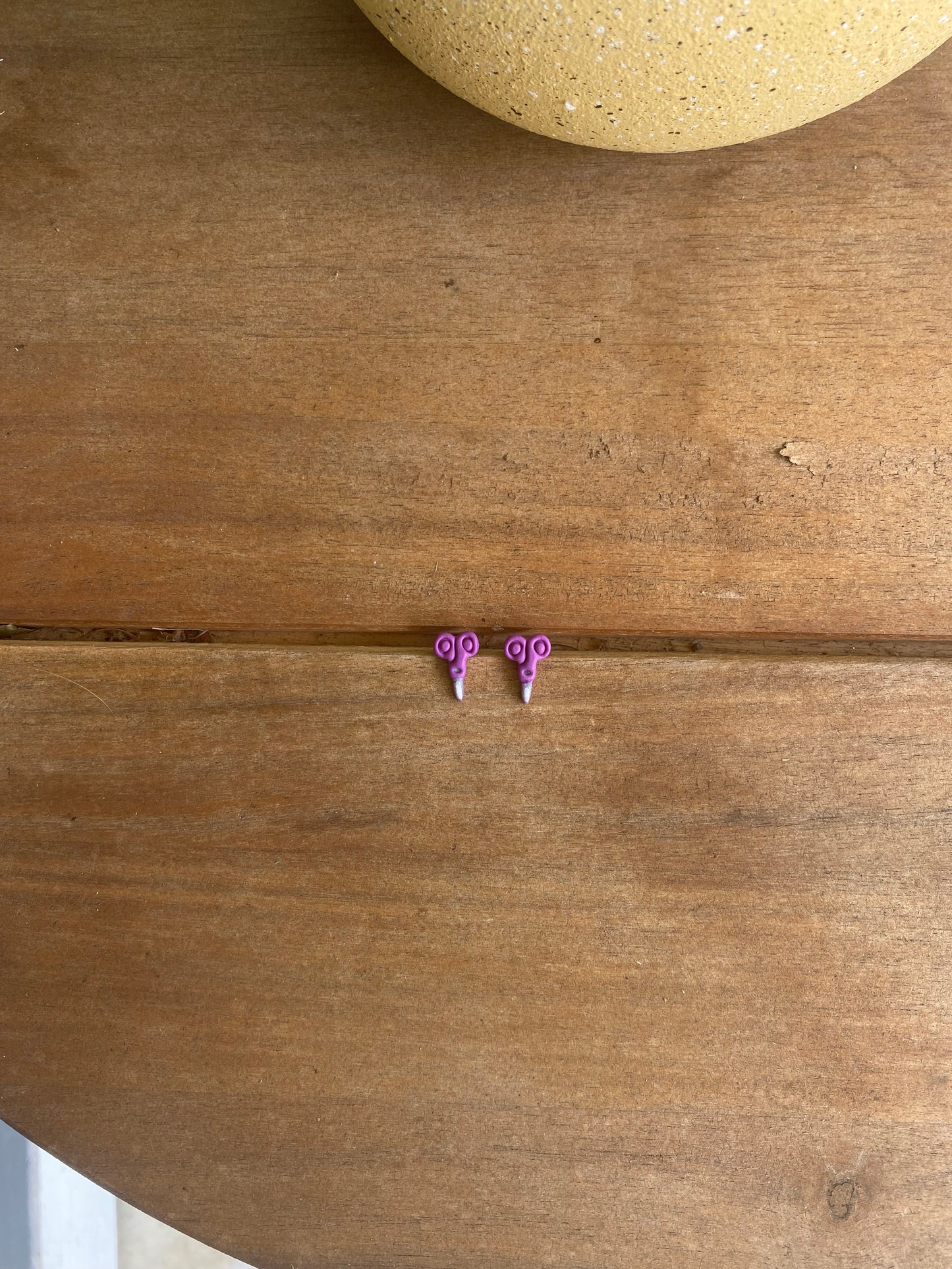 Scissor Studs