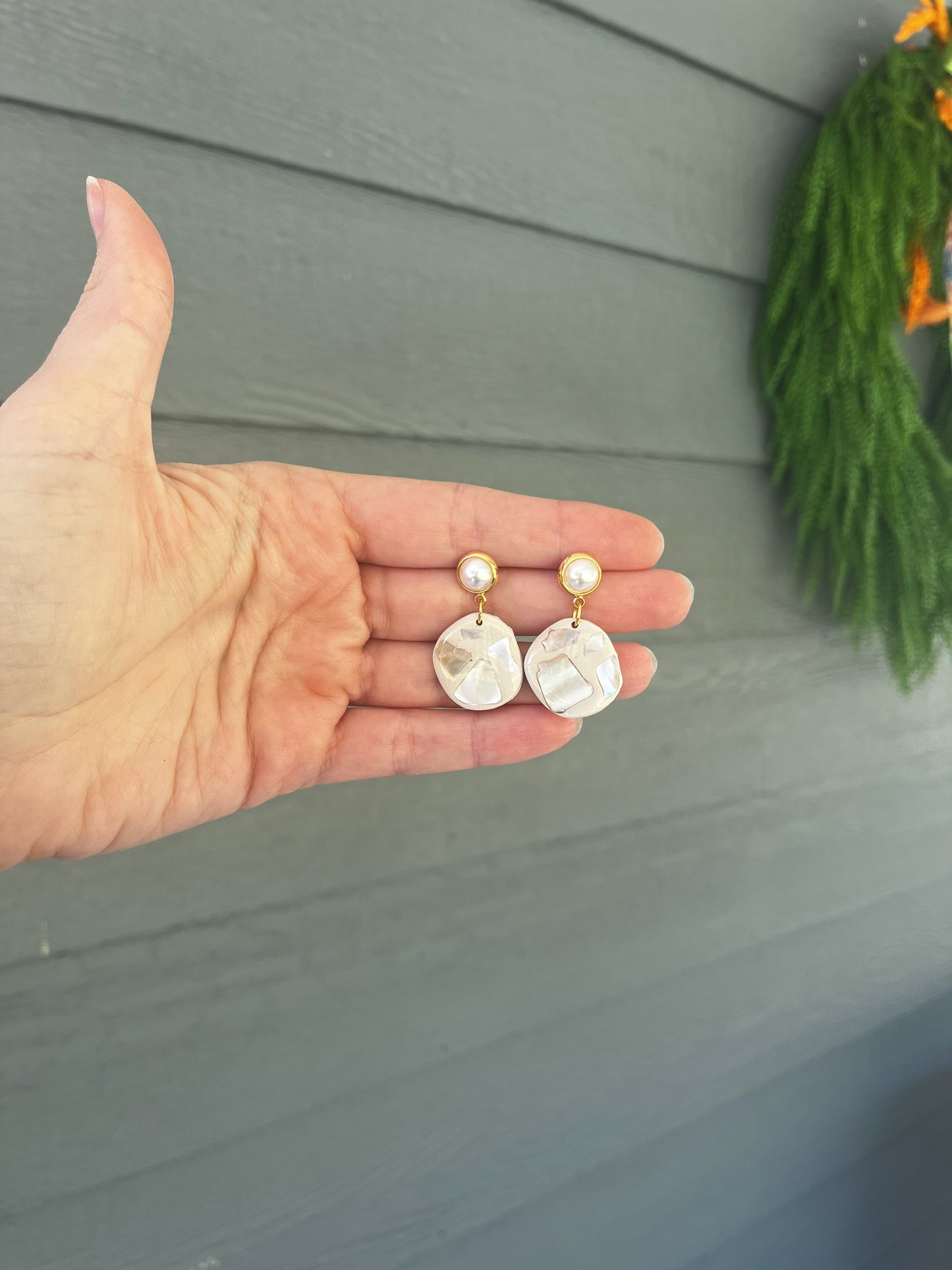 Round beige shell dangle
