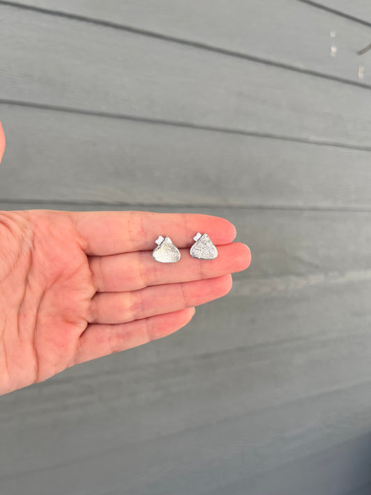 Chocolate Kisses Studs