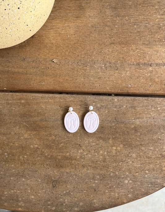 Pink Oval Framed Bows