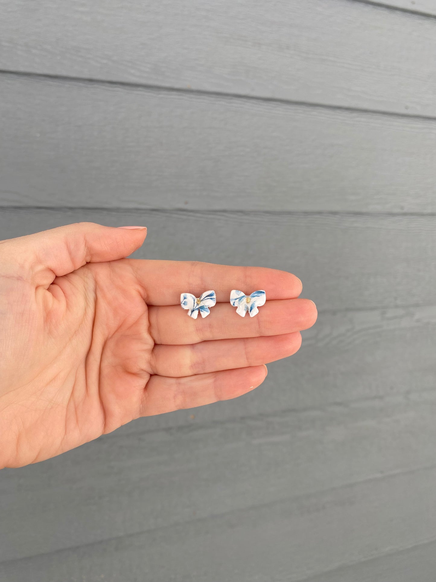 Chinsinorie Bow Studs