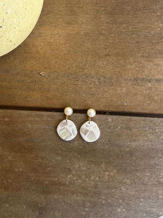 Round beige shell dangle