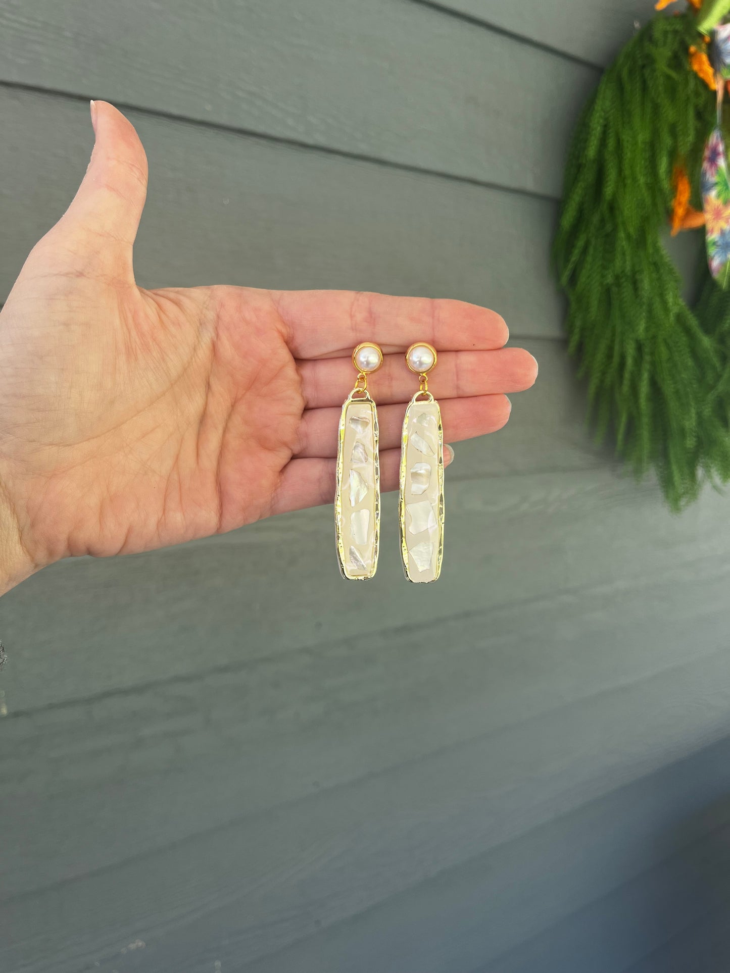 Oblong beige shell dangle
