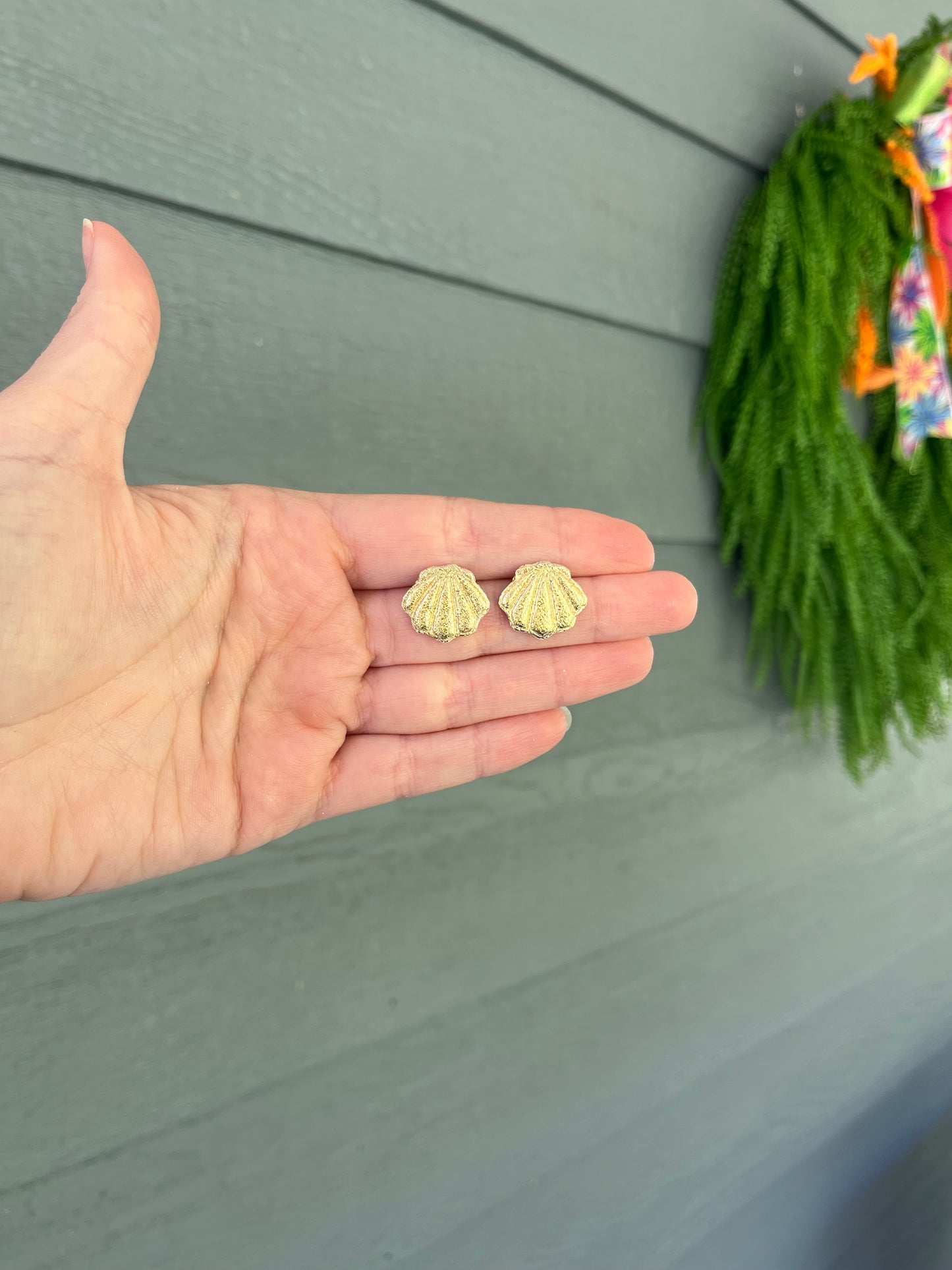 Gold shell studs