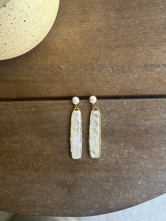 Oblong beige shell dangle