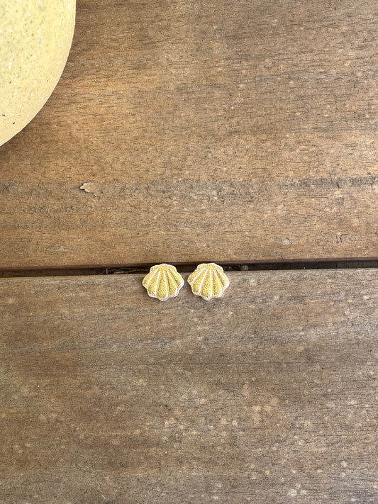 Gold shell studs