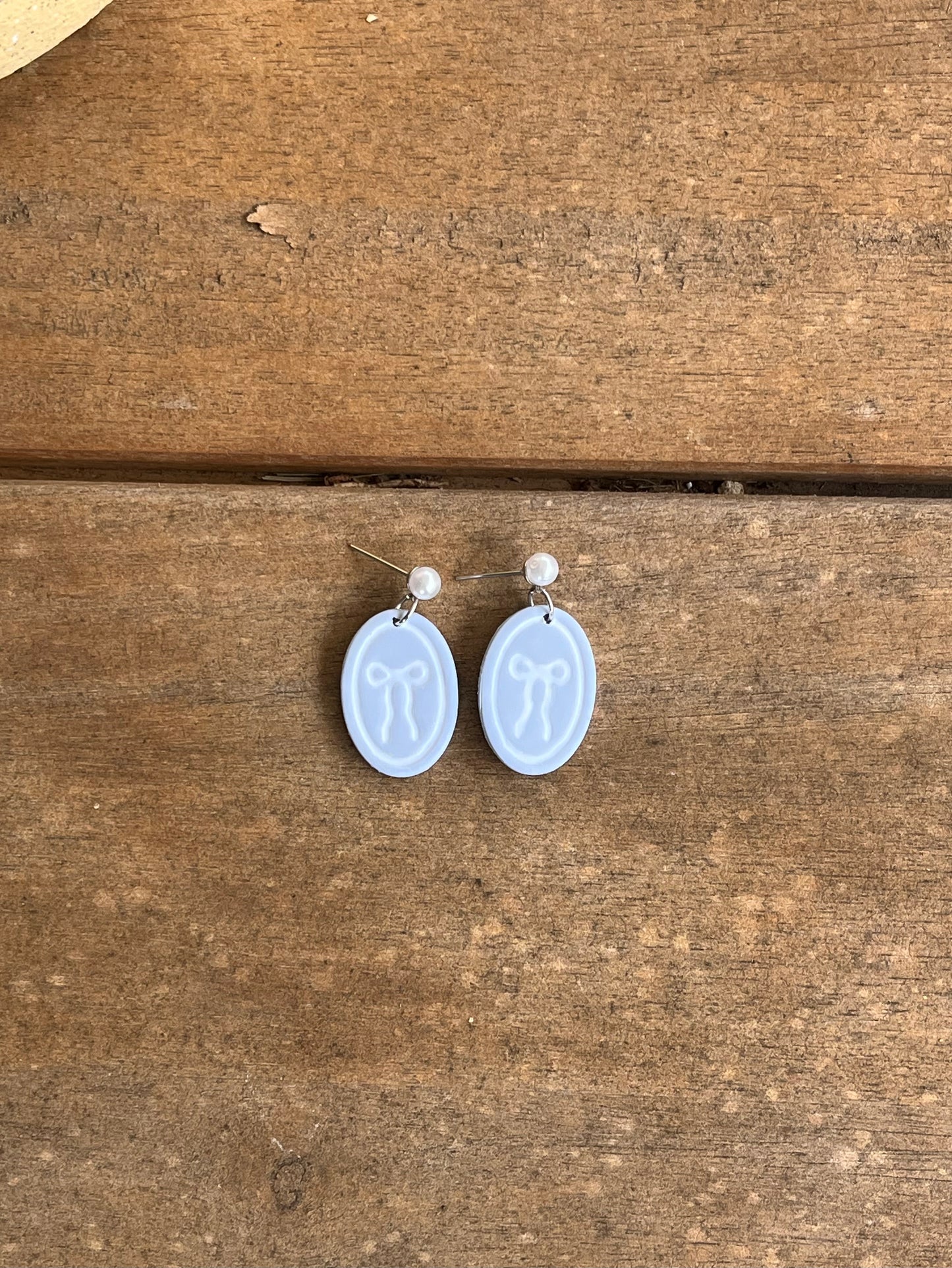 Blue Oval Framed Bows